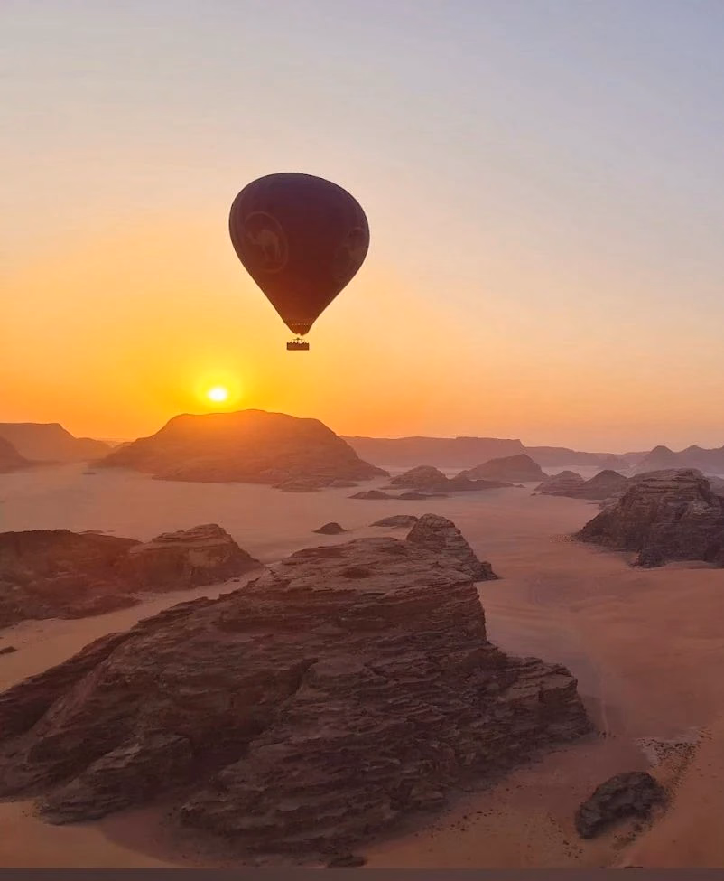 Balloon at sunset in Wadi Rum
