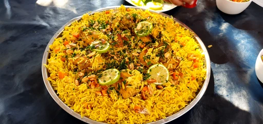 Yellow spiced rice with meat and lemon slices