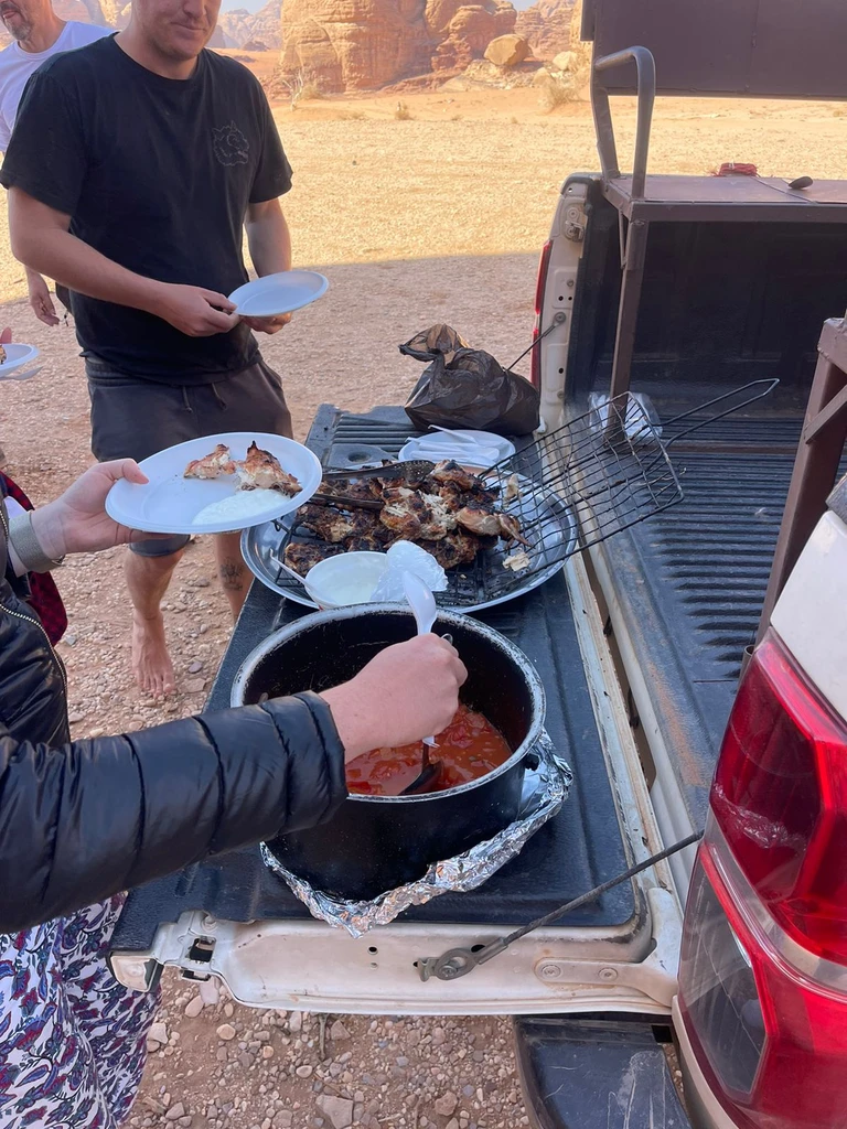 Lunch with our guests in the desert on the 4x4 Jeep